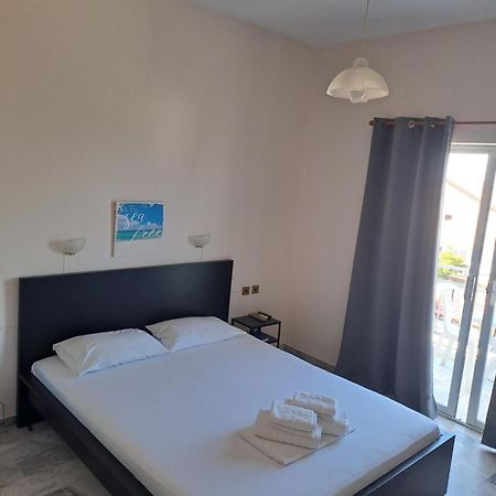Golden Beach-Tsianis Apartments Nea Mesagkala Exterior photo