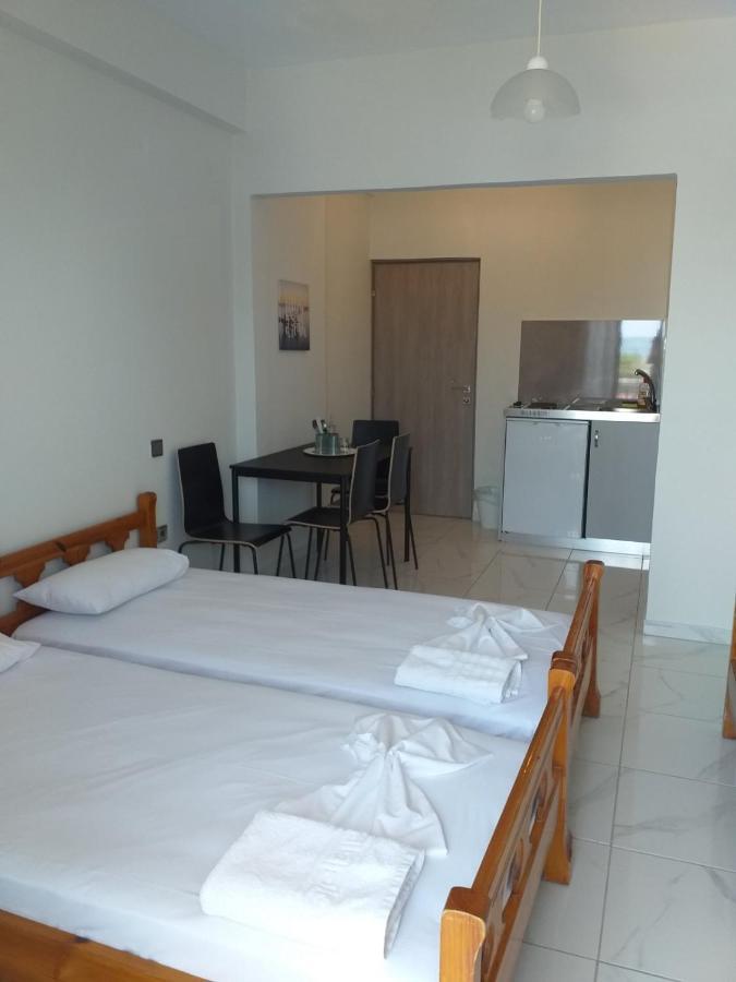 Golden Beach-Tsianis Apartments Nea Mesagkala Exterior photo