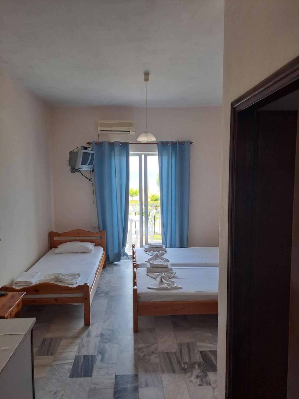Golden Beach-Tsianis Apartments Nea Mesagkala Exterior photo