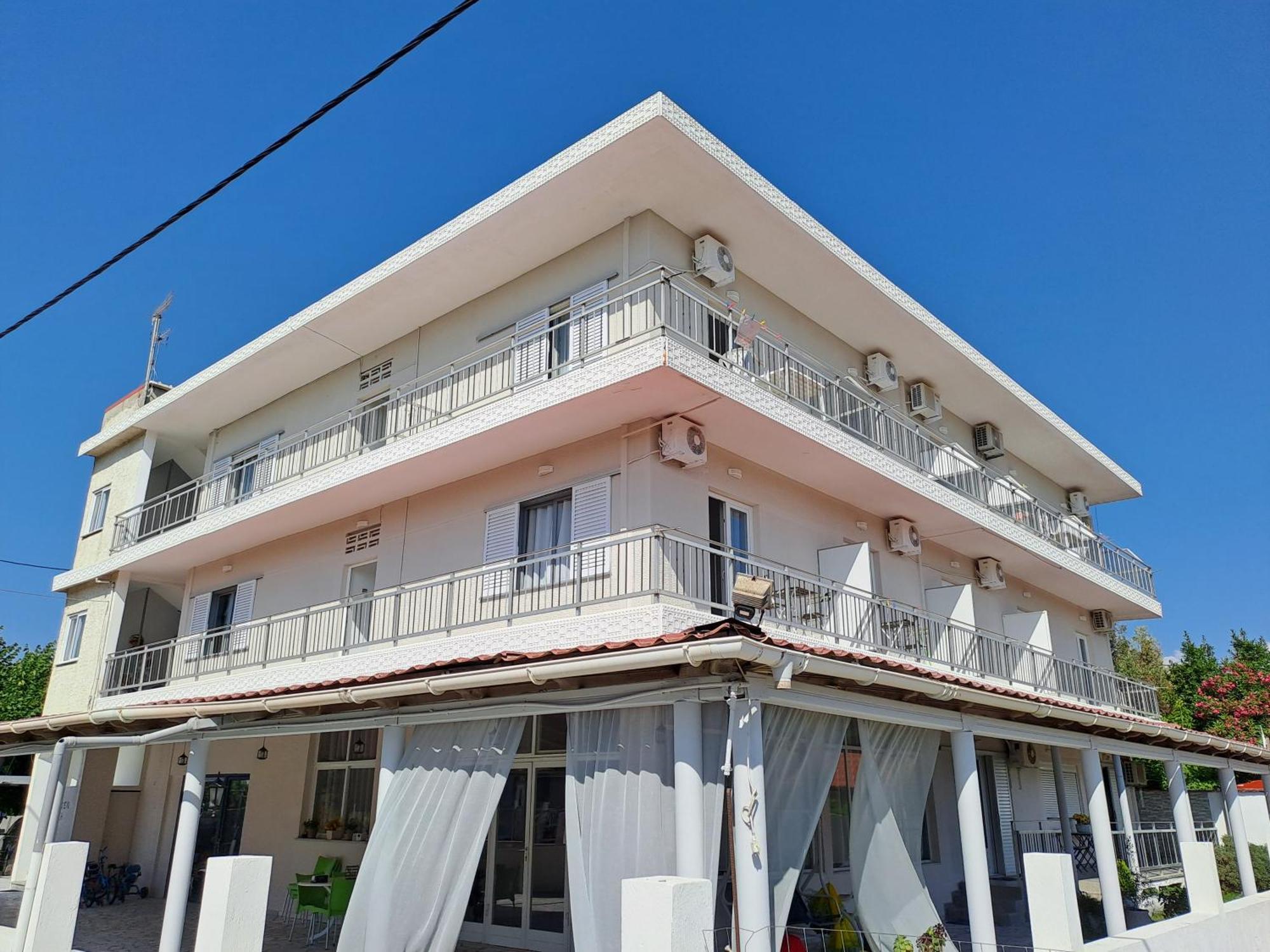 Golden Beach-Tsianis Apartments Nea Mesagkala Exterior photo