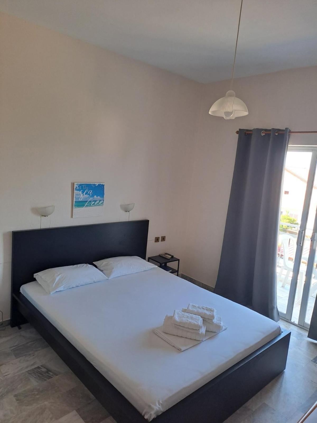 Golden Beach-Tsianis Apartments Nea Mesagkala Exterior photo
