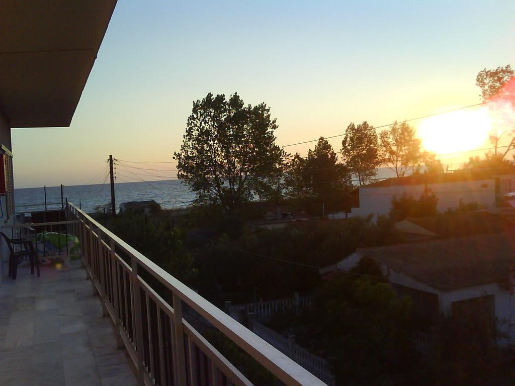 Golden Beach-Tsianis Apartments Nea Mesagkala Exterior photo